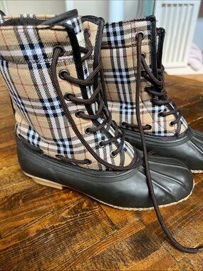 Plaid rain boots Natural Reflections size 9